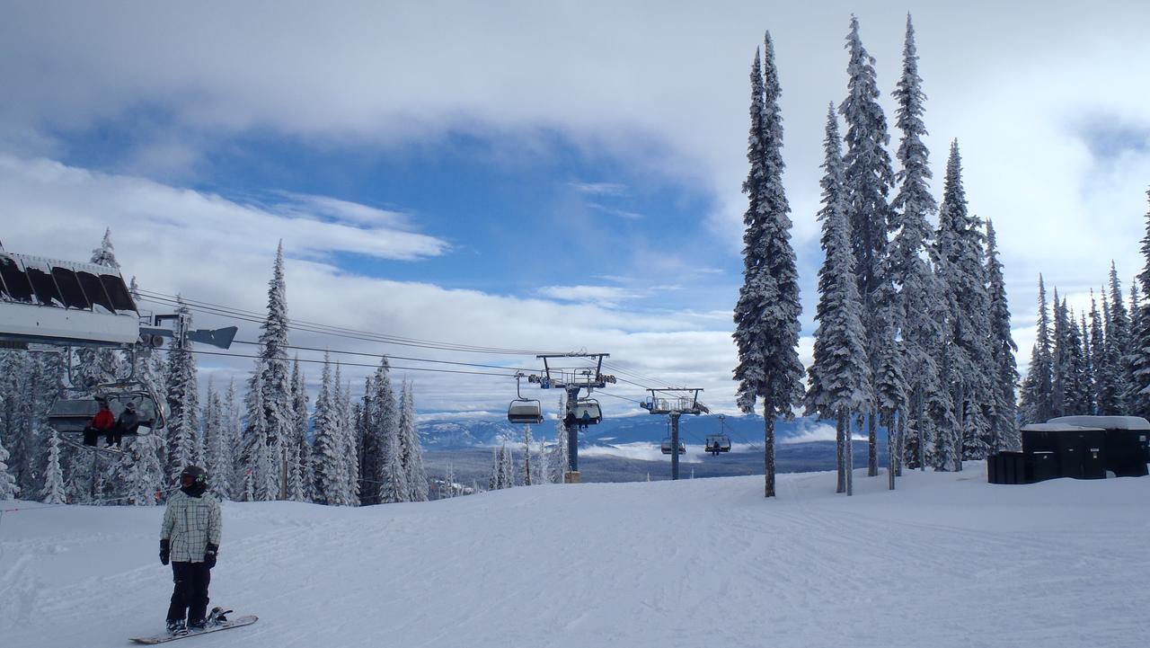The Burfield Hotel Sun Peaks Kültér fotó