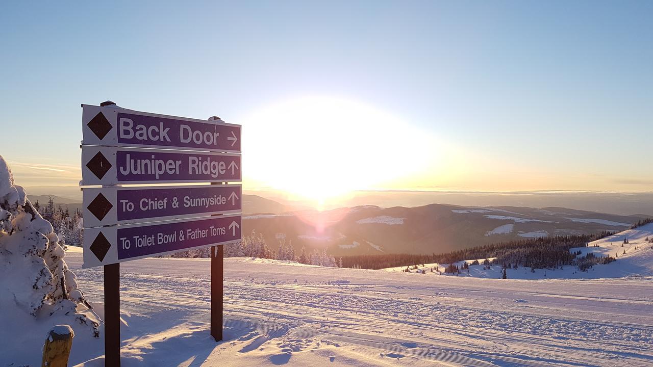 The Burfield Hotel Sun Peaks Kültér fotó