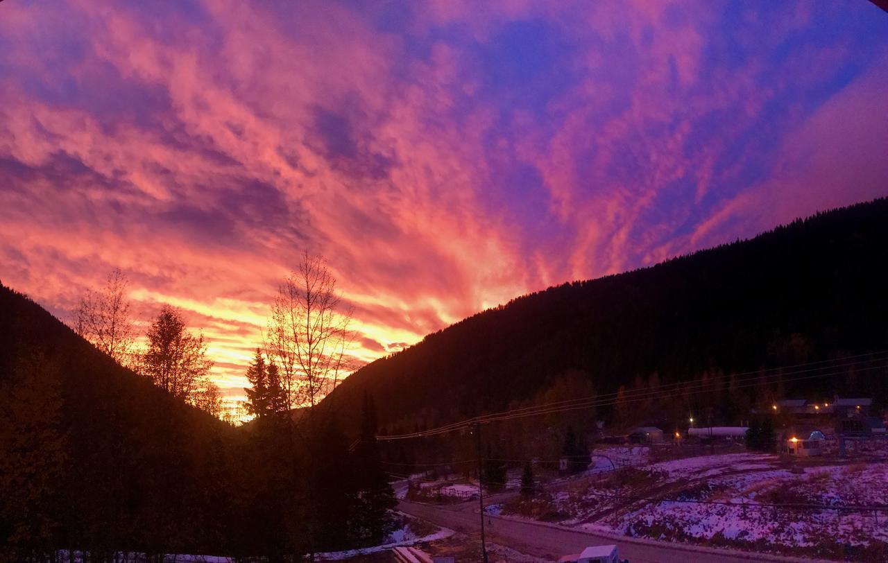 The Burfield Hotel Sun Peaks Kültér fotó