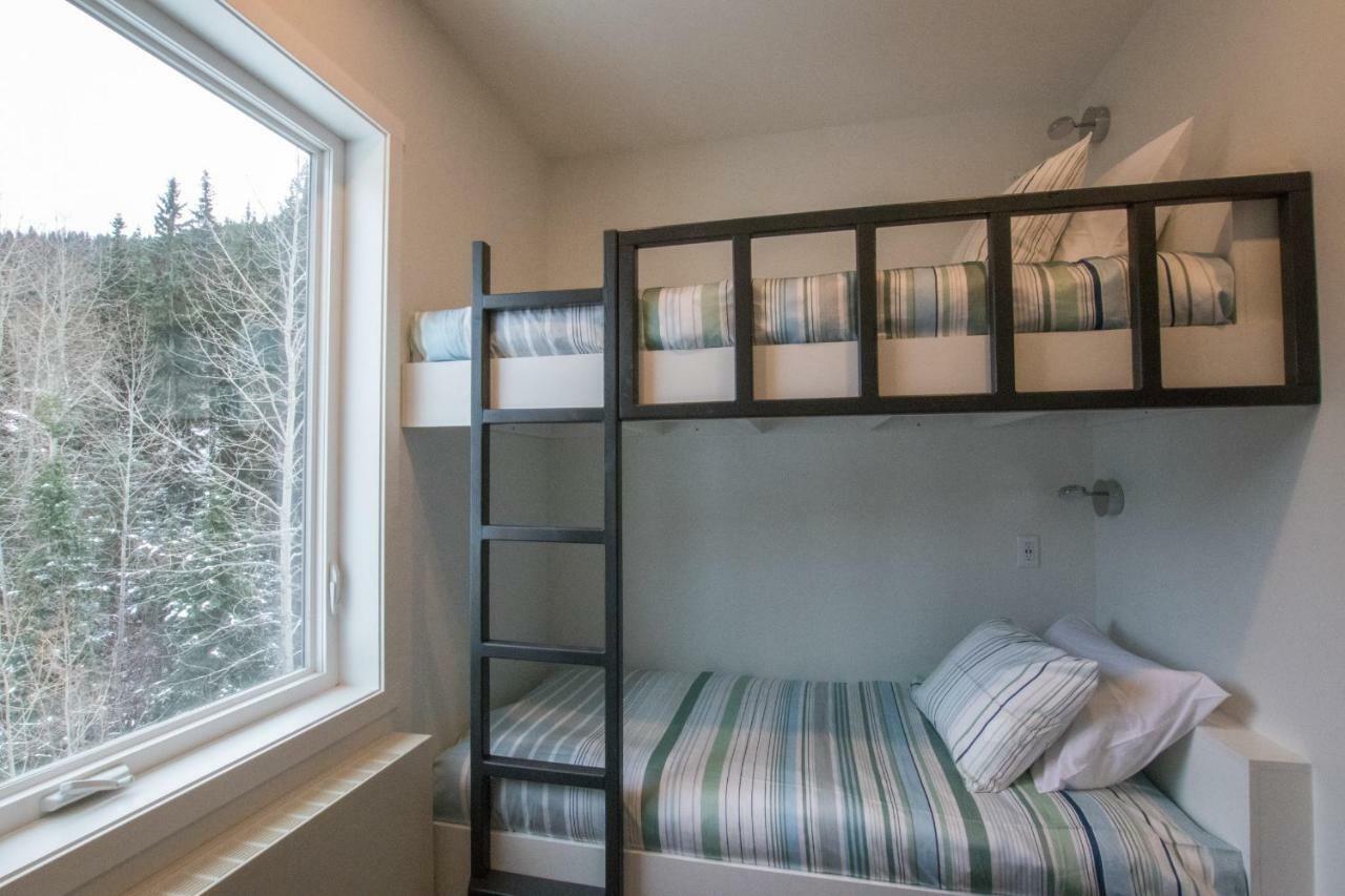 The Burfield Hotel Sun Peaks Kültér fotó
